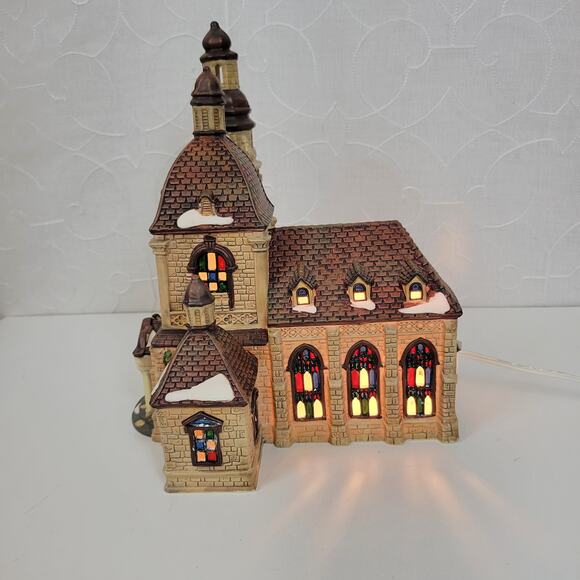 Santa's Workbench Classic Porcelain Lighted House St Mary's Cathedral 479-3998 - Picture 10 of 16